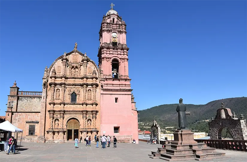 Además de talleres, cuenta con museos, iglesias y santuarios. Foto: Cortesía