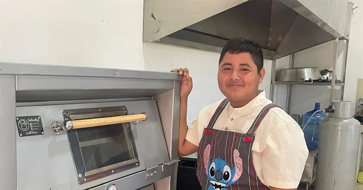 Cocinando sueños en Urías, a corta edad Jesús se prepara para ser chef repostero