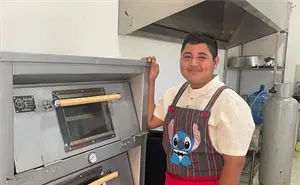 Cocinando sueños en Urías, a corta edad Jesús se prepara para ser chef repostero