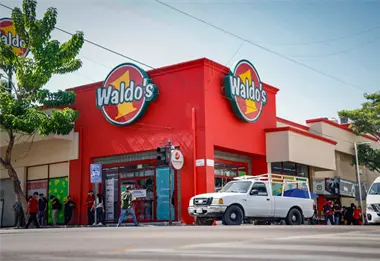 ¿Quién es dueño de Waldos? La cadena de precios bajos que se convirtió en marca nacional