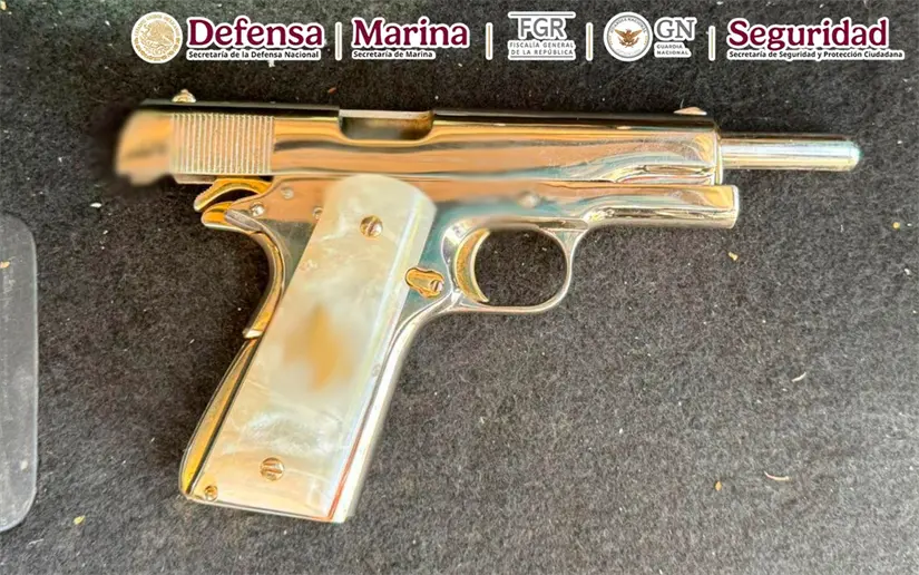 Arma dorada asegurada