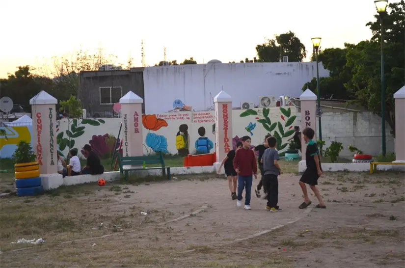 Prados del Sur en Culiacán pinta su futuro con esperanza en el parque Sonrisas con Valor. Foto: Juan Madrigal