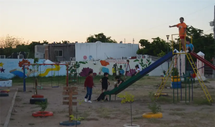 Manos unidas por la paz: comunidad de Prados del Sur transforma su parque Sonrisas con Valor con arte y amor. Foto: Juan Madrigal