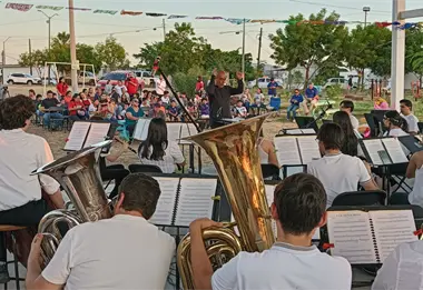 El arte ilumina el Parque Prados del Sol 2 del Desierto: música, tradición y comunidad