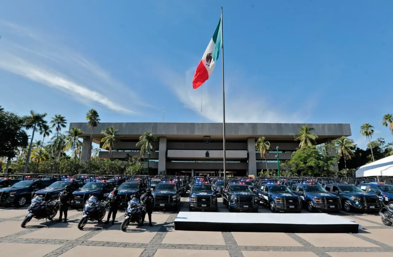 Rocha Moya dota de 80 patrullas a policías municipales y estatales en Sinaloa.