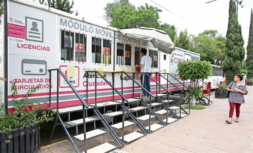 Realiza tu trámite en los módulos autorizados de la SEMOVI. Foto: Cortesía.