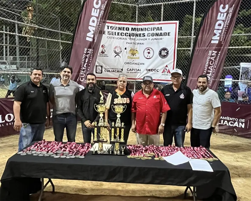 Jóvenes de Culiacán brillan con pasión y trabajo en equipo en el Torneo Municipal de Beisbol. Foto: IMDEC