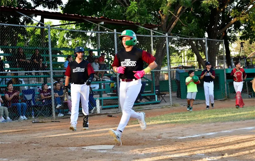 Culiacán vive grandes finales del Torneo Municipal de Beisbol en categorías Junior y Pre-Junior. Foto: IMDEC