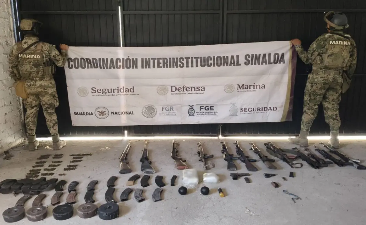Armas y municiones aseguradas durante esta acción en la región sur de Sinaloa. Foto: SSPC