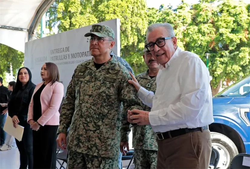 Rocha Moya entrega 80 patrullas para reforzar la seguridad en Sinaloa