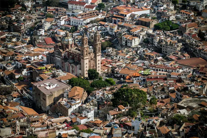 Pasa Navidad en Taxco y disfruta de su encanto colonial. Foto: Unsplash.