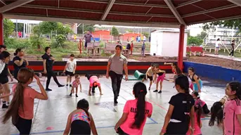 Niñas de gimnasia de Alturas del Sur en Culiacán, reciben clase especial con Amigos del Ejército