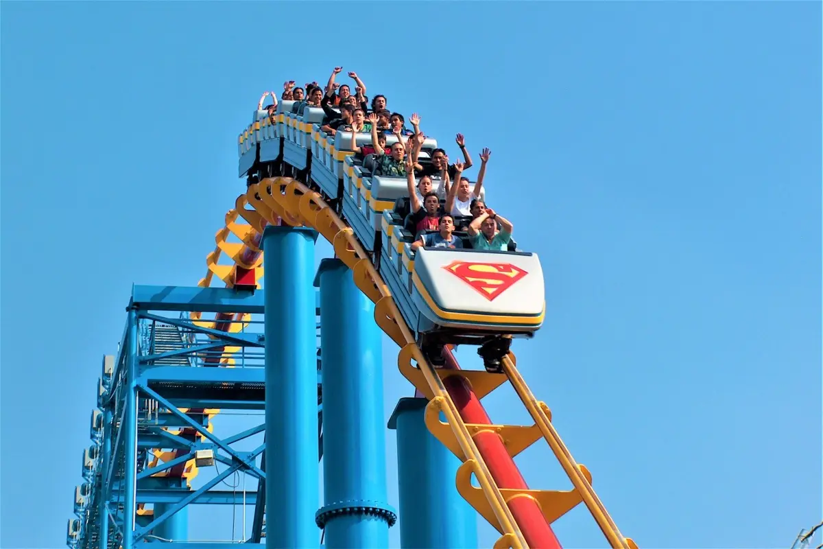Six Flags México cuenta con más de 50 atracciones, muchas de ellas inspiradas en personajes de DC Comics y Loneey Tunes. Foto: Cortesía