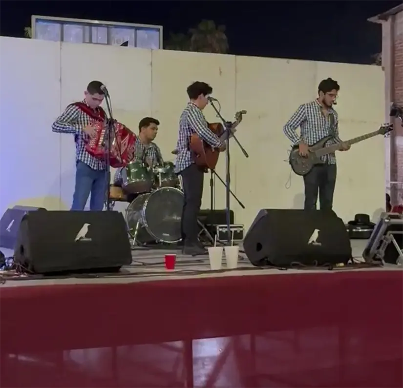 Estos músicos no se limitan, por igual participan en presentaciones públicas, como privadas.