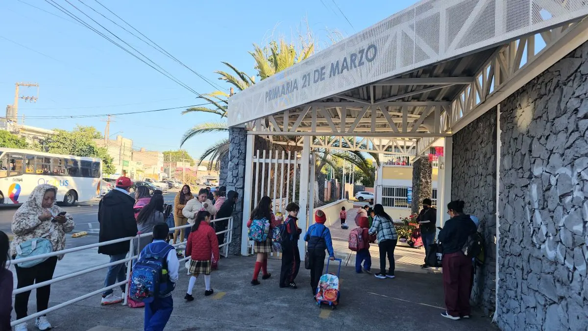 Habrá nuevo horario para las escuelas en Querétaro por el frío. Foto: Cortesía