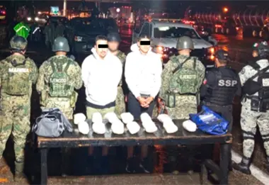 Aseguran 21 kilos de metanfetamina en camión de pasajeros en Yucatán; hay 2 detenidos