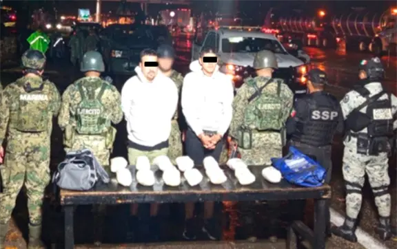 Aseguran 21 kilos de metanfetamina en camión de pasajeros en Yucatán; hay 2 detenidos