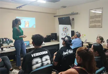 Ángela León Yuriar, Miss Cosmos 2025, compartió su charla "Propósito de vida" con jóvenes de la Casa de Estudiantes de San Ignacio en Culiacán