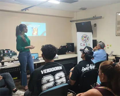 Ángela León Yuriar, Miss Cosmos 2025, compartió su charla "Propósito de vida" con jóvenes de la Casa de Estudiantes de San Ignacio en Culiacán