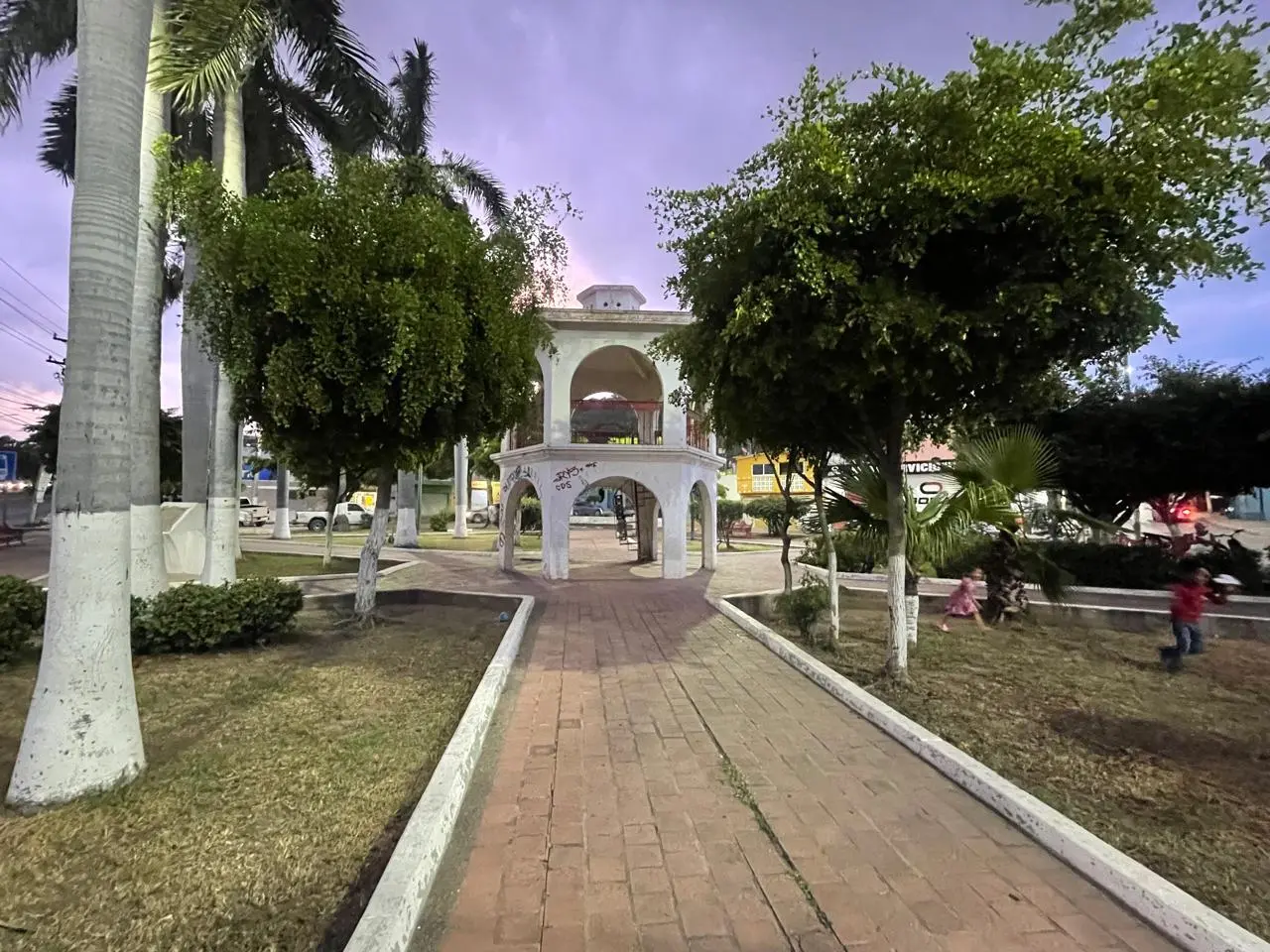 Durante décadas la Plazuela de Urías ha sido el punto de encuentro de una comunidad que da la bienvenida a Mazatlán a quienes llegan por el sur de la ciudad
