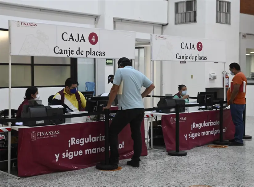 Presenta la siguiente documentación para el cambio de placas. Foto: cortesía.