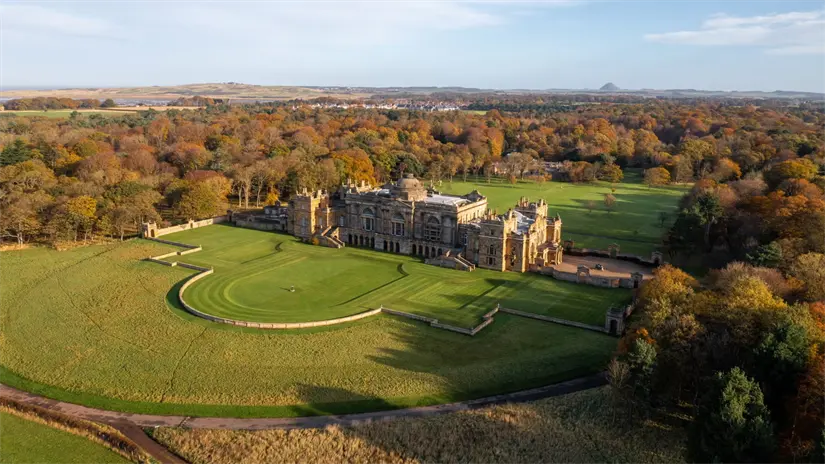 También se utilizaron para la producción los salones de Burghley House, en Lincolnshire. Foto: Cortesía