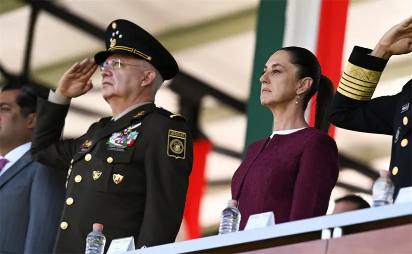El general Trevilla junto a la presidenta Claudia Sheinbaum. Foto: Cortesía