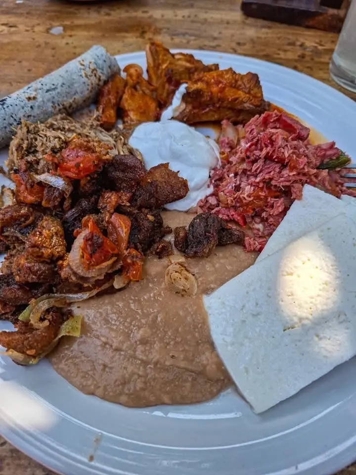 Ricos platillos puedes degustar en el restaurante La Misión de las Misiones.