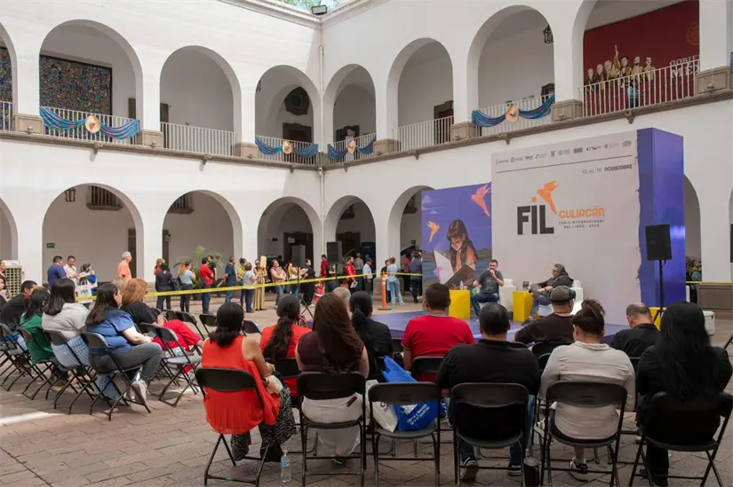 Ante lectores y especialistas, Carlos René Padilla presentó Comala y otros relatos en la FIL Culiacán 2025, consolidando su voz como una de las más relevantes de la narrativa contemporánea.