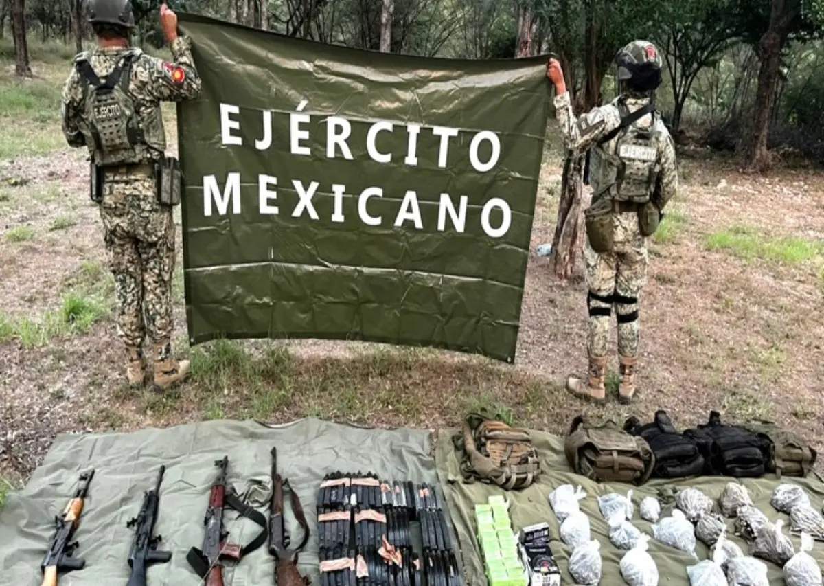 En los lugares aseguraron armas, drogas y municiones. Foto: SSPC