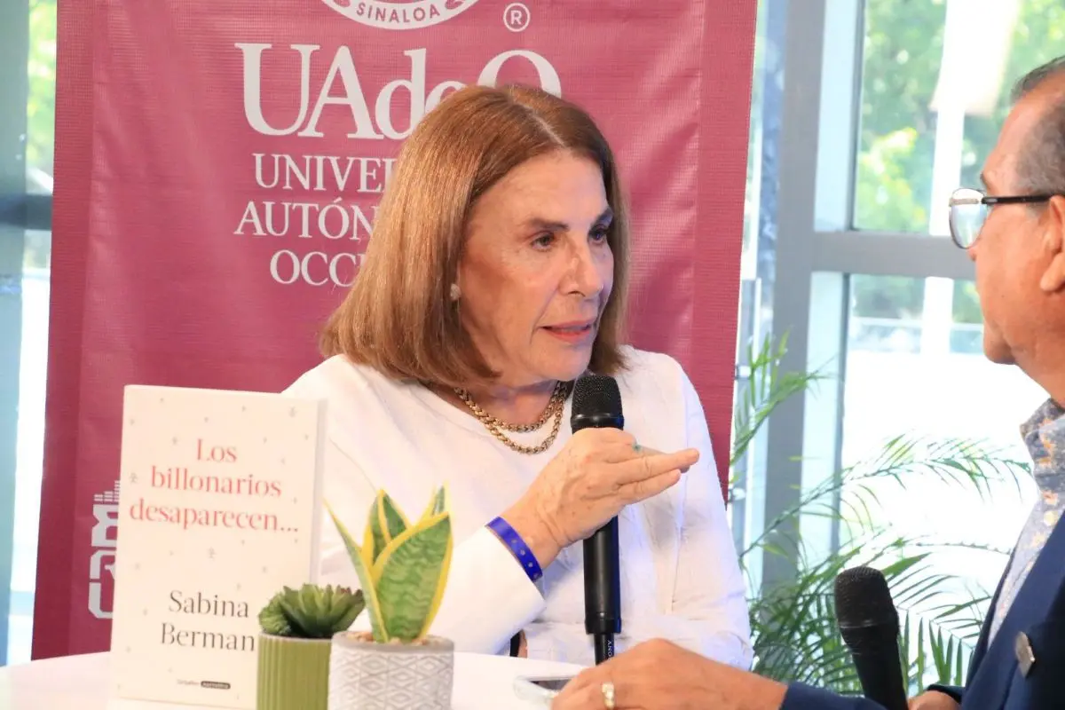 La escritora Sabina Berman durante su participación en la Feria Internacional del Libro Culiacán 2025, donde compartió su visión sobre el papel de la literatura en una era dominada por la inmediatez digital. Captura