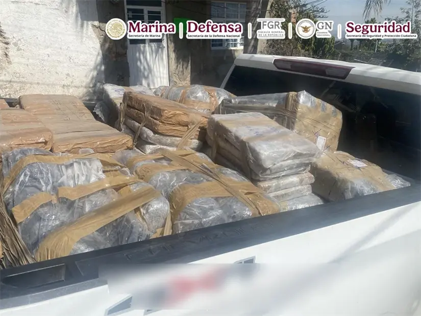 Derivado de trabajos de inteligencia, autoridades cumplimentaron cateos en cinco predios de Tonalá, donde operaba una célula dedicada al tráfico de drogas.