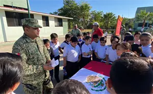 Alumnos de primaria de San Ignacio descubren cómo trabaja el Ejército Mexicano durante visita guiada