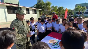Alumnos de primaria de San Ignacio descubren cómo trabaja el Ejército Mexicano durante visita guiada