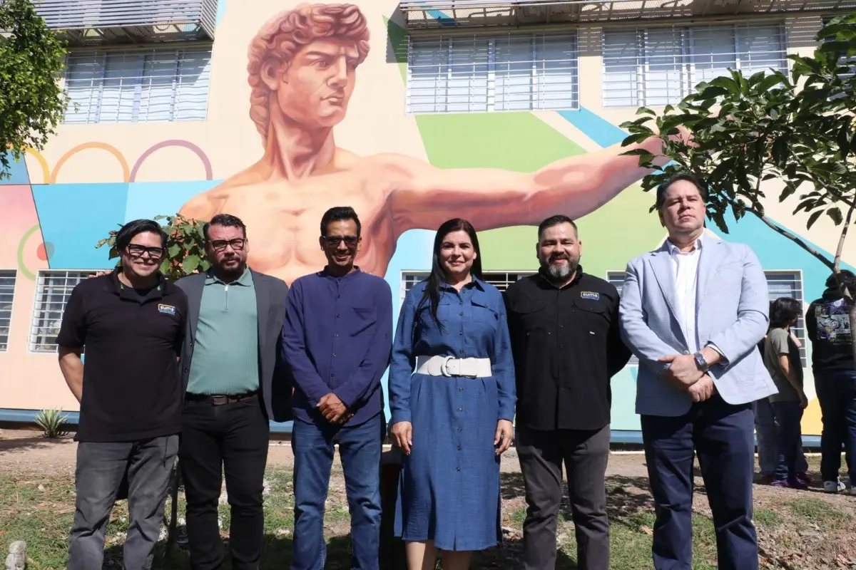 Este mural, titulado La crea- acción de la EDAV, se logró gracias al convenio entre Bienestar Universitario de la UAS y SUMA Sociedad Unida IAP, dentro del programa de Vamos Pintando. Es un homenaje al mundo del arte, afirma Demetrio Estrella, artista y diseñador del mural. | Imágenes de cortesía