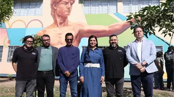 Develan “La Crea-acción”, un mural monumental en la Escuela de Diseño y Artes Visuales de la UAS