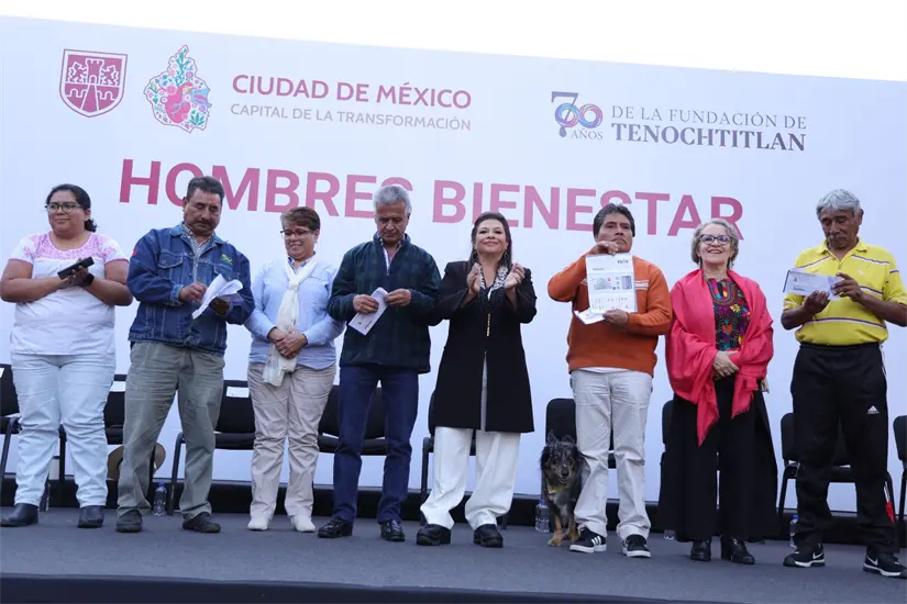 Entrega de tarjetas de Hombres Bienestar en CDMX. Foto: Cortesía