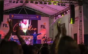 Francisco Céspedes llena de magia y nostalgia la última noche de la FIL Culiacán 2025