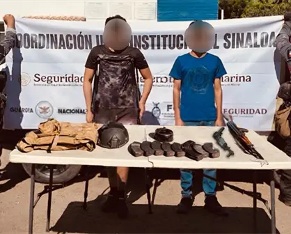 Detienen a dos civiles en Culiacán; aseguraron fusiles AK-47, municiones y equipo táctico