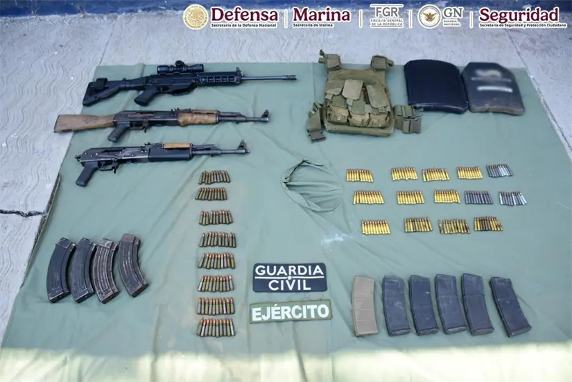 Armas y municiones aseguradas durante los operativos el fin de semana. Foto: SSPC