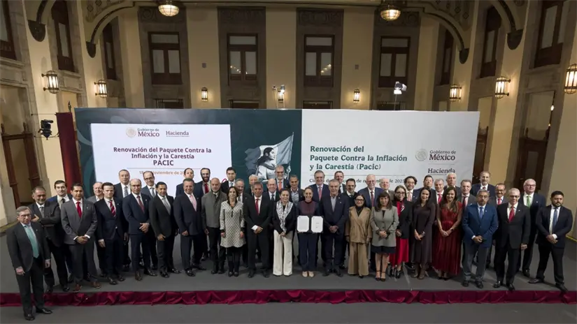 Autoridades y representantes del sector privado asistieron a la firma del acuerdo en Palacio Nacional. Foto: Presidencia