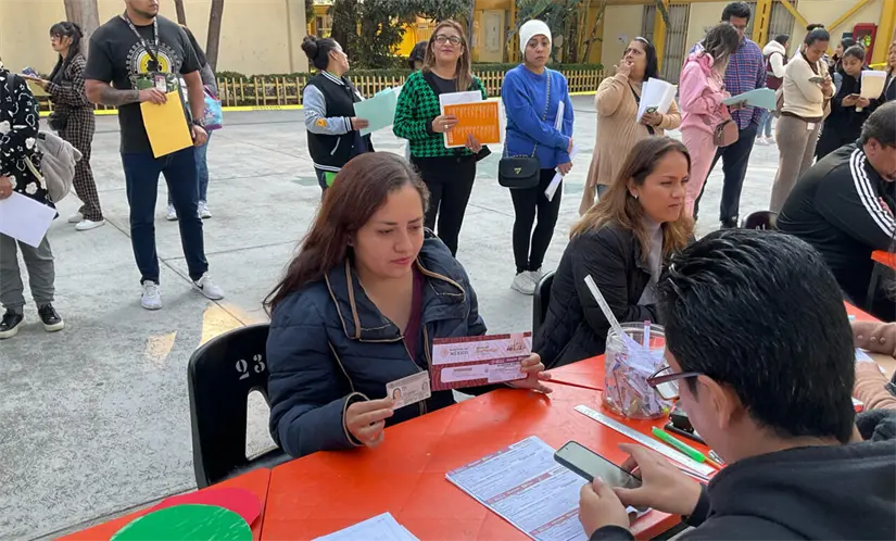 Es importante que los padres de familia acudan con la documentación requerida. Foto: Cortesía. 