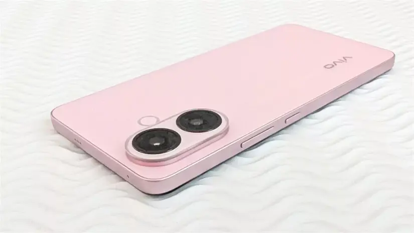 Su principal llamativo es su mega batería. Foto: Cortesía