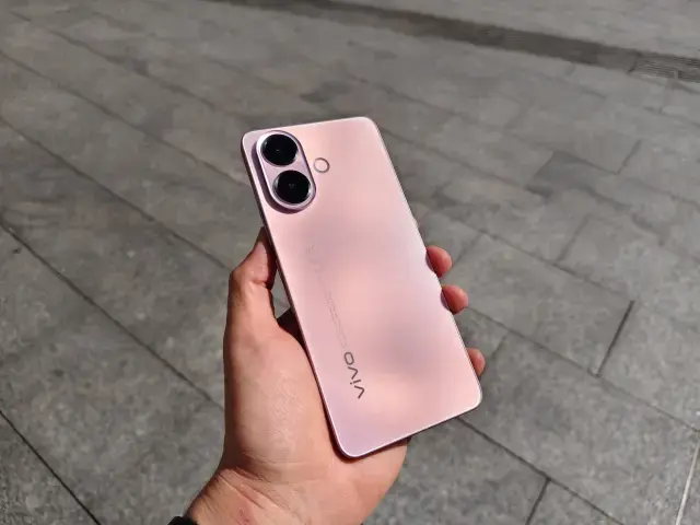 Su pantalla es de rendimiento decente. Foto: Cortesía