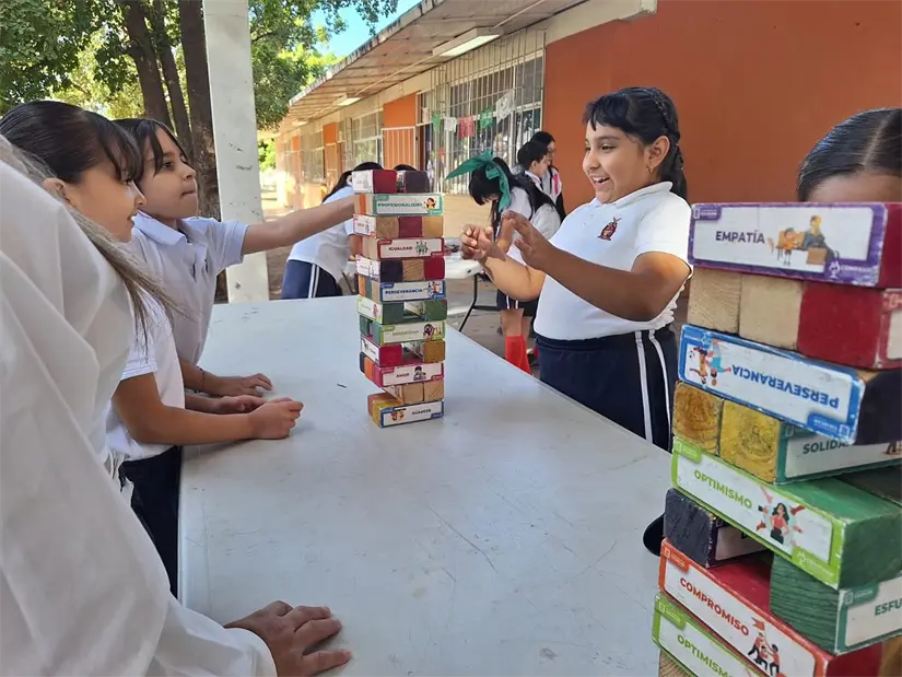 Compavif refuerza el buen trato infantil a través de juegos tradicionales en escuelas de Culiacán. Foto: Ayuntamiento de Culiacán
