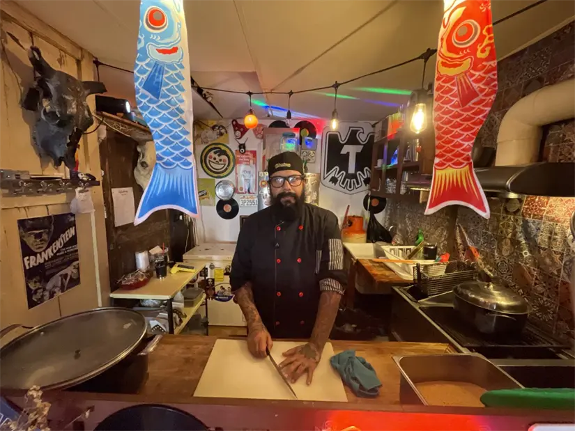 El chef Valentín Colín busca entregar los mejores platillos a cada uno de sus clientes. Foto: Lino Ceballos.