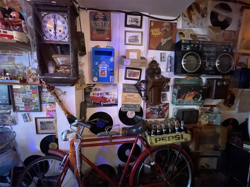 En el lugar, encontrarás objetos muy antiguos que son parte de la colección del chef Valentín Colín. Foto: Lino Ceballos.