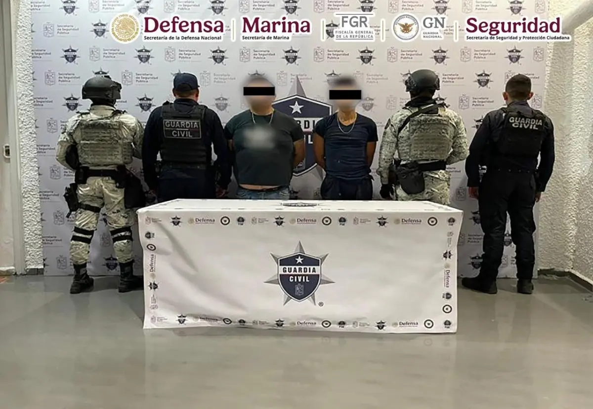 Dos de los 7 detenidos que dejaron los recientes operativos en Michoacán. Foto: SSPC