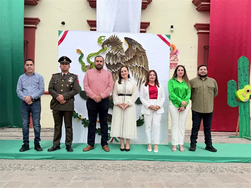 Alcalde Luis Fernando Loaiza encabeza desfile revolucionario en San Ignacio