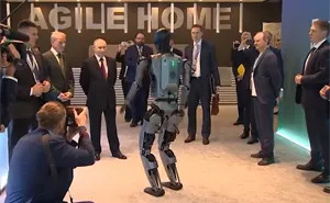 Rusia sorprende al mundo: robot con IA realiza baile frente al presidente de Rusia, Vladimir Putin y causa furor